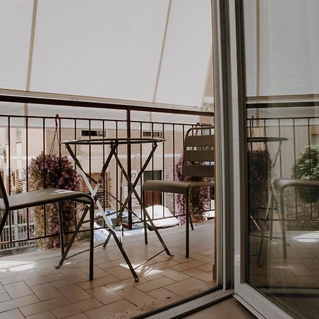 Petrarca17 Guest House A Due Passi Dal Mare テッラチーナ エクステリア 写真