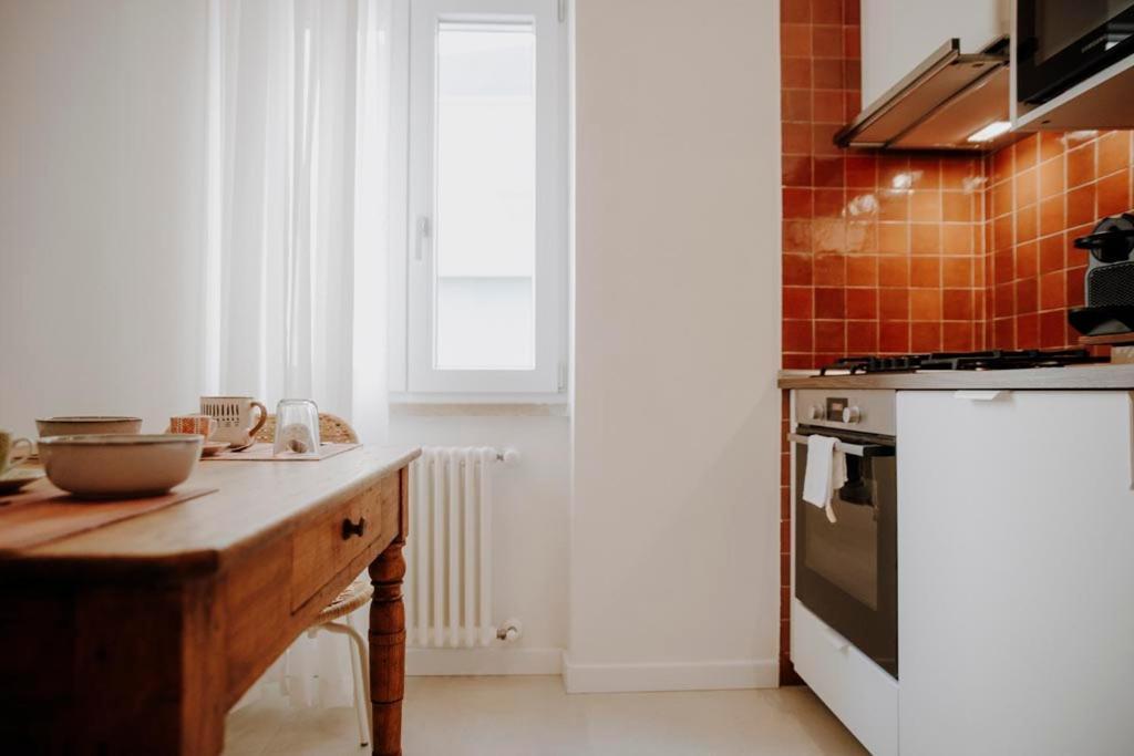 Petrarca17 Guest House A Due Passi Dal Mare テッラチーナ エクステリア 写真