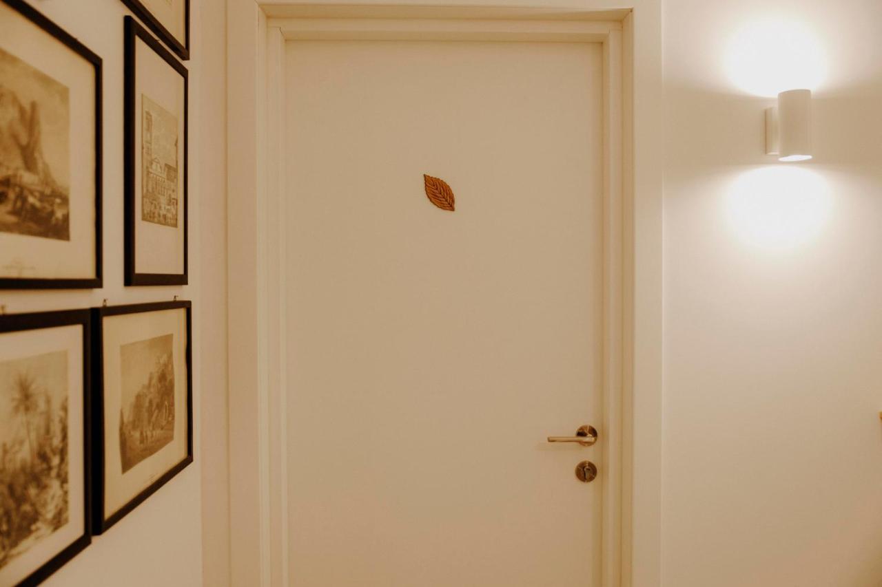 Petrarca17 Guest House A Due Passi Dal Mare テッラチーナ エクステリア 写真