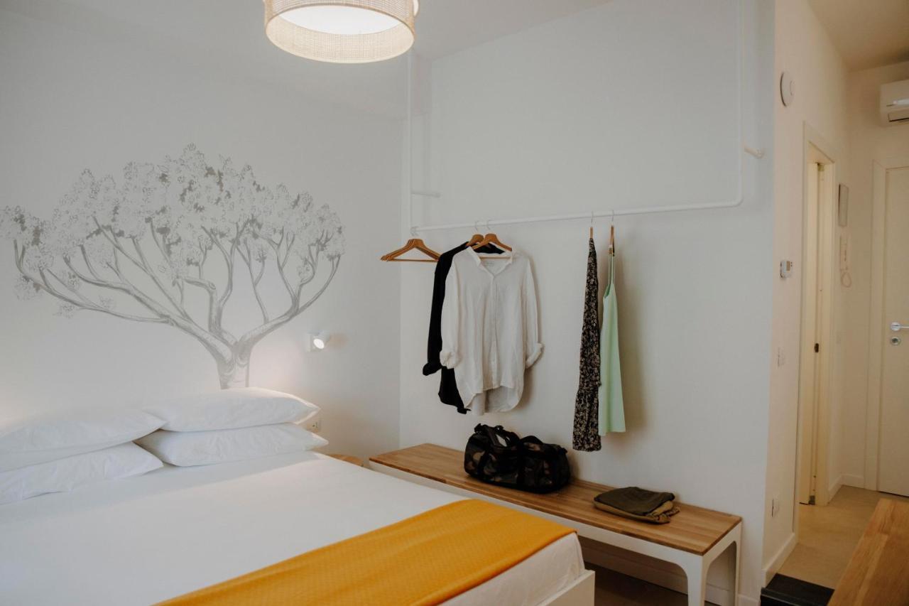 Petrarca17 Guest House A Due Passi Dal Mare テッラチーナ エクステリア 写真