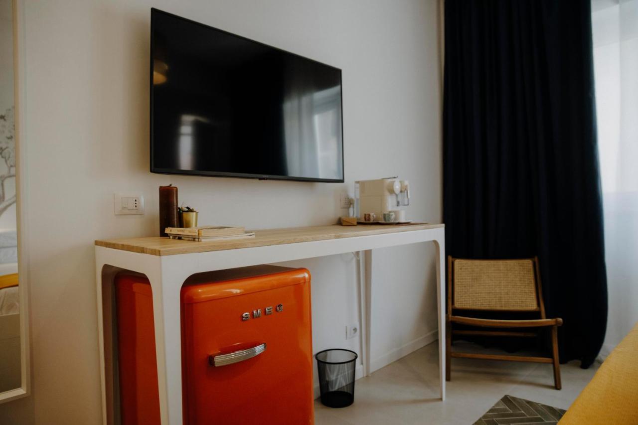 Petrarca17 Guest House A Due Passi Dal Mare テッラチーナ エクステリア 写真