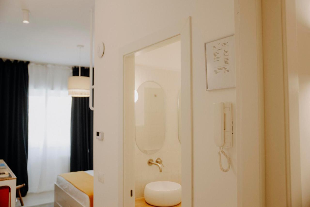 Petrarca17 Guest House A Due Passi Dal Mare テッラチーナ エクステリア 写真