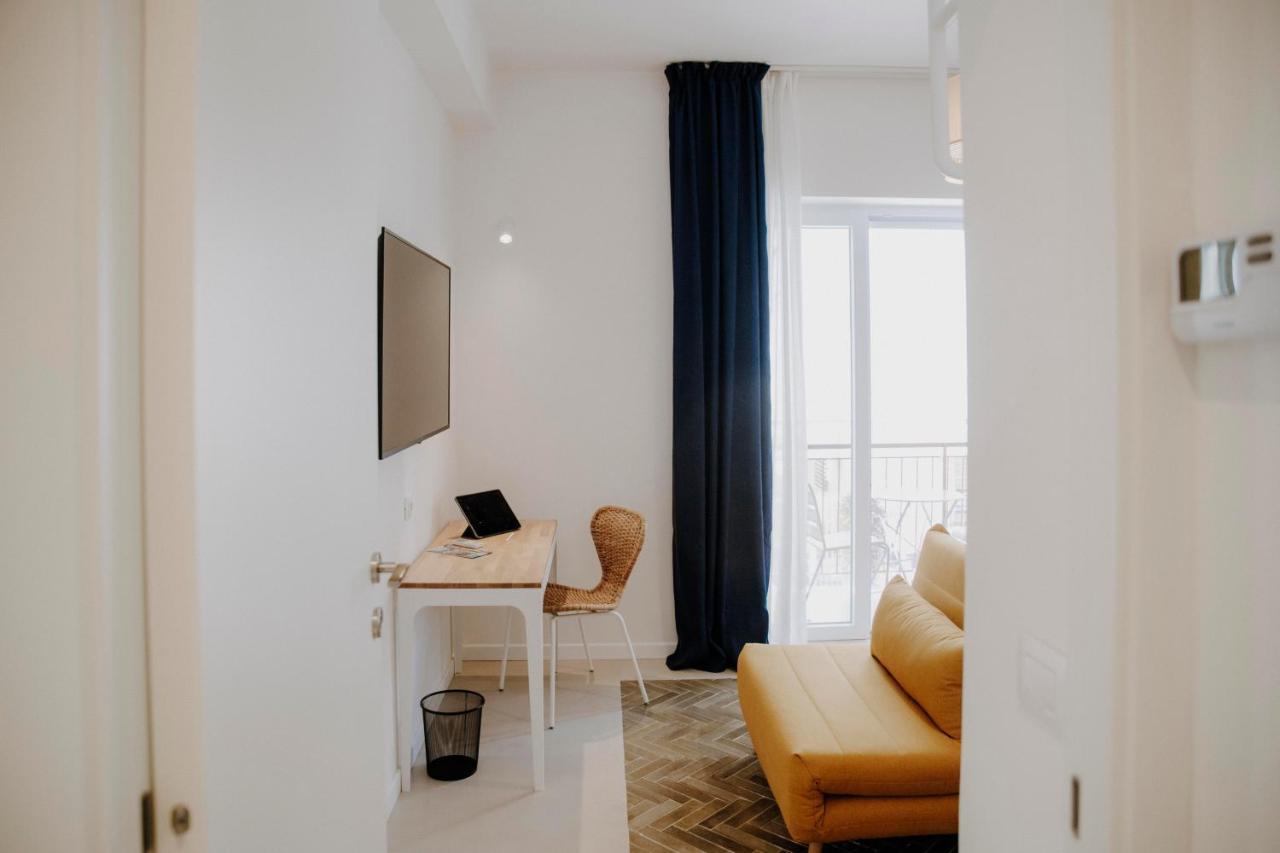 Petrarca17 Guest House A Due Passi Dal Mare テッラチーナ エクステリア 写真