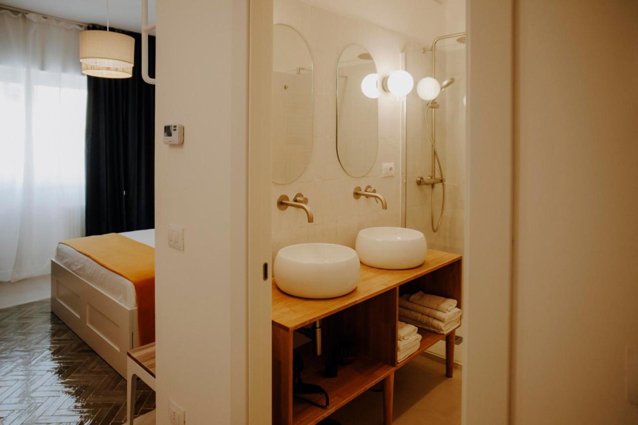 Petrarca17 Guest House A Due Passi Dal Mare テッラチーナ エクステリア 写真