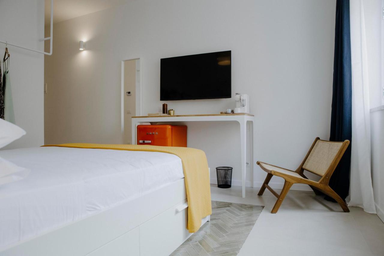 Petrarca17 Guest House A Due Passi Dal Mare テッラチーナ エクステリア 写真